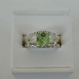 Avon Envy Me Cocktail Ring Green Rhinestone Silver Tone New Box Size 6 Bling